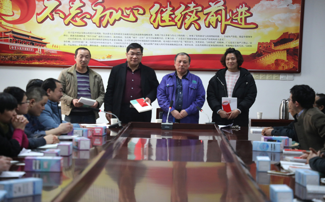 公司組織召開(kāi)《藥玻人》通訊員及辦報(bào)人員會(huì)議大.jpg 公司組織召開(kāi)《藥玻人》通訊員及辦報(bào)人員會(huì)議大.jpg